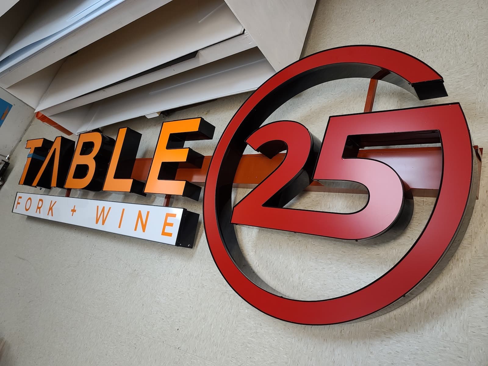Table25 Fork + Wine