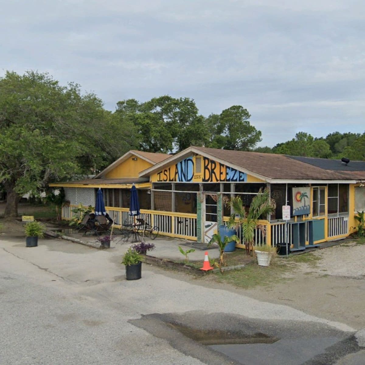 The exterior of the location destined for Skeeta Beach Lounge in Charleston