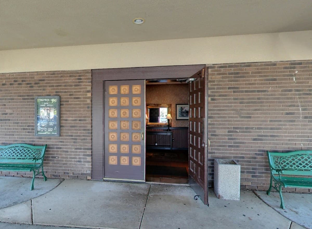 sportsmen's den front view