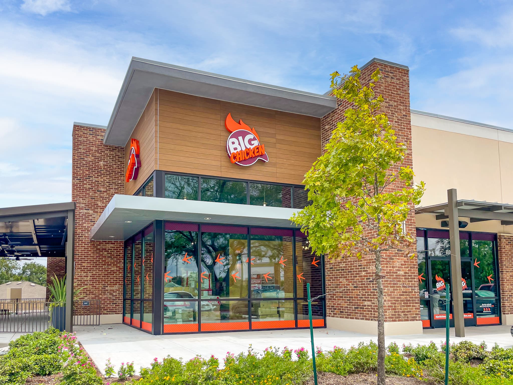 big chicken exterior storefront example from lone star