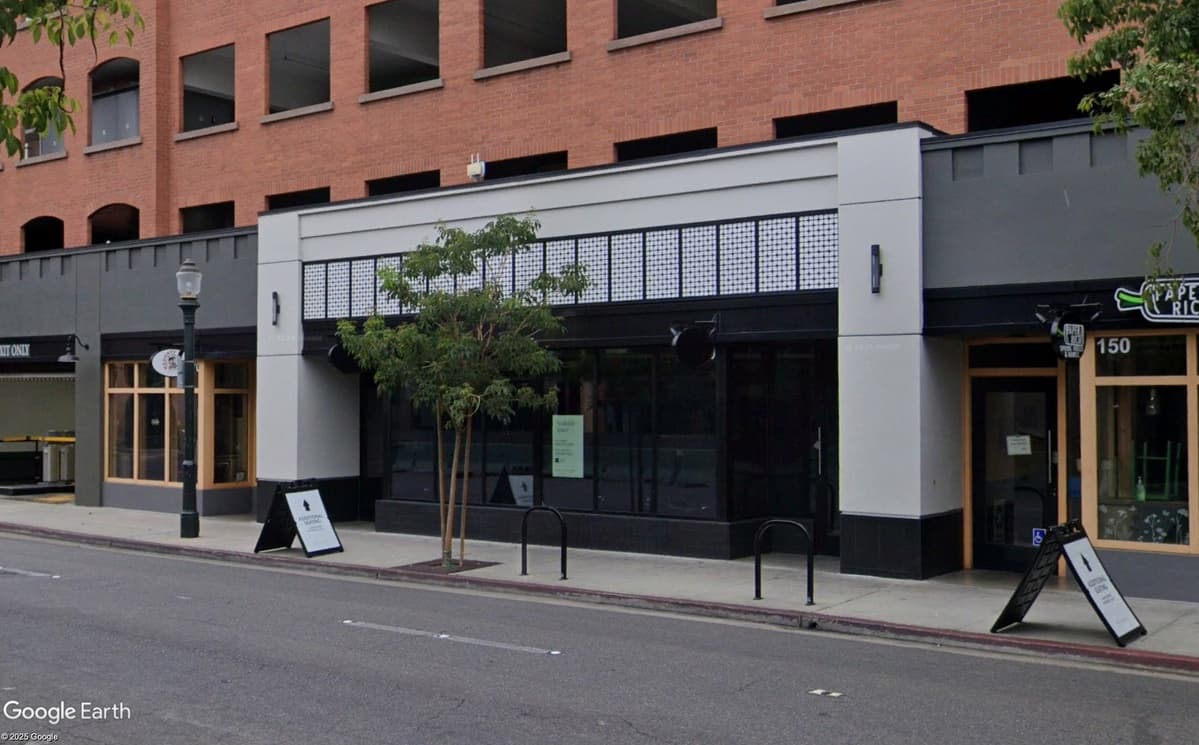Thaim to Replace Dirt Dog in Old Pasadena