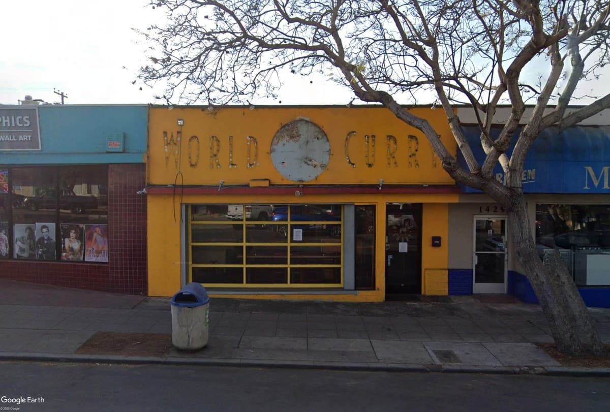 Cali Social Cafe Replacing World Curry in PB