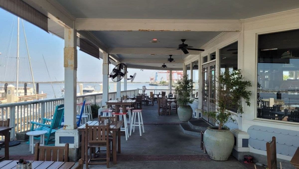 Brett’s Waterway Café in Fernandina Beach will close its doors on October 4 after 41 years of operations.