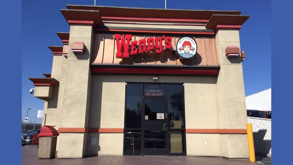 Wendy’s holiday treat, Snickerdoodle Cookie Frosty Fusion, rolled out on November 3rd and is available for a limited time.