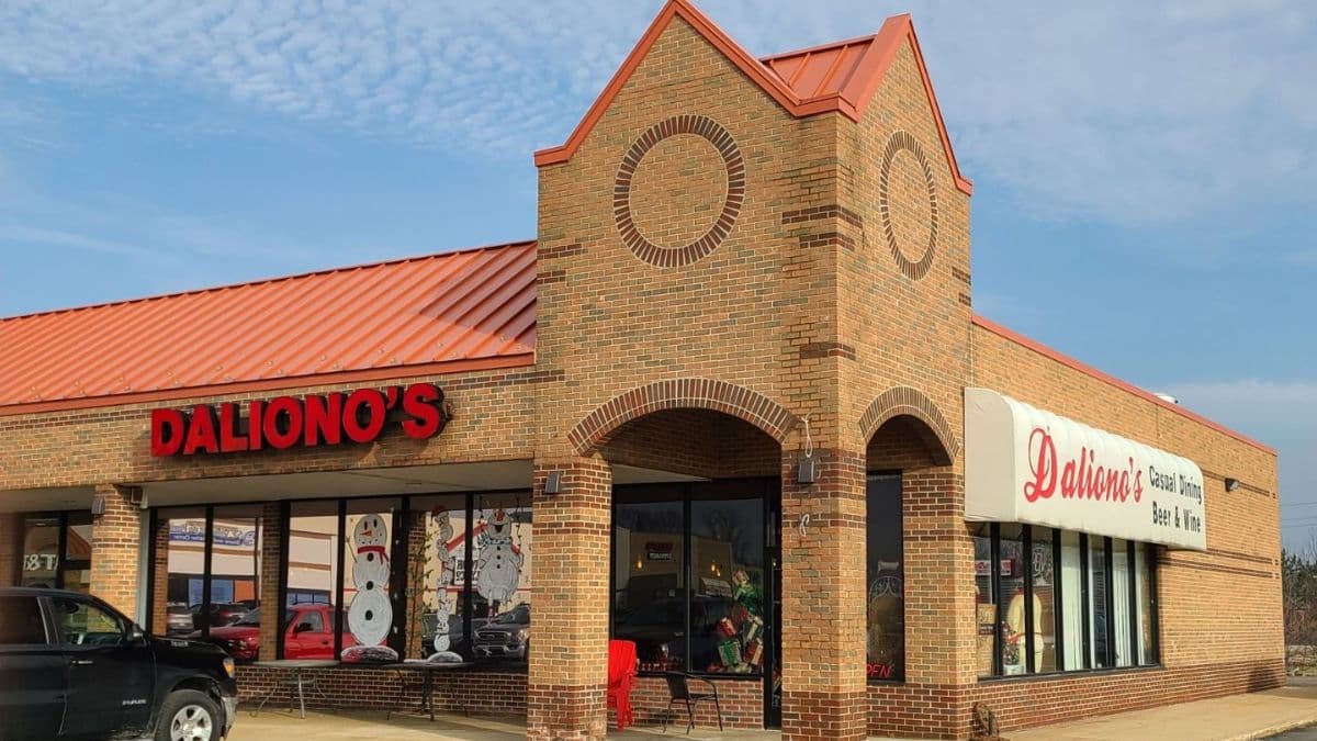 Dalino's storefront