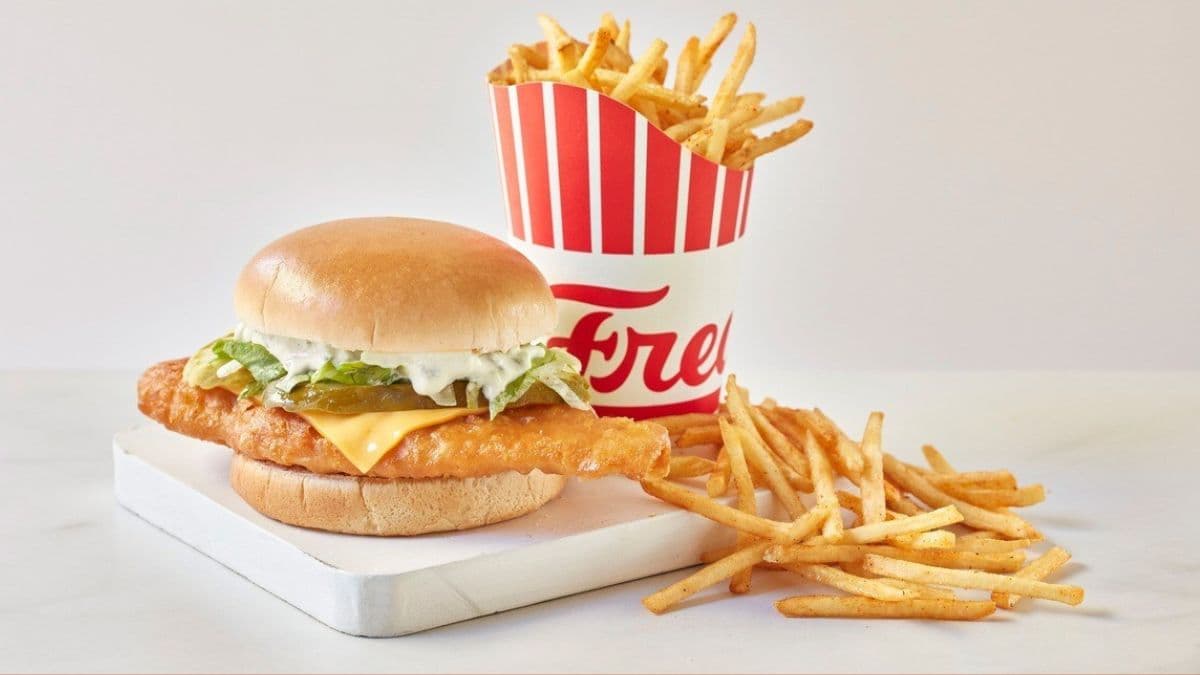Freddy's Deluxe Fish Sandwich image