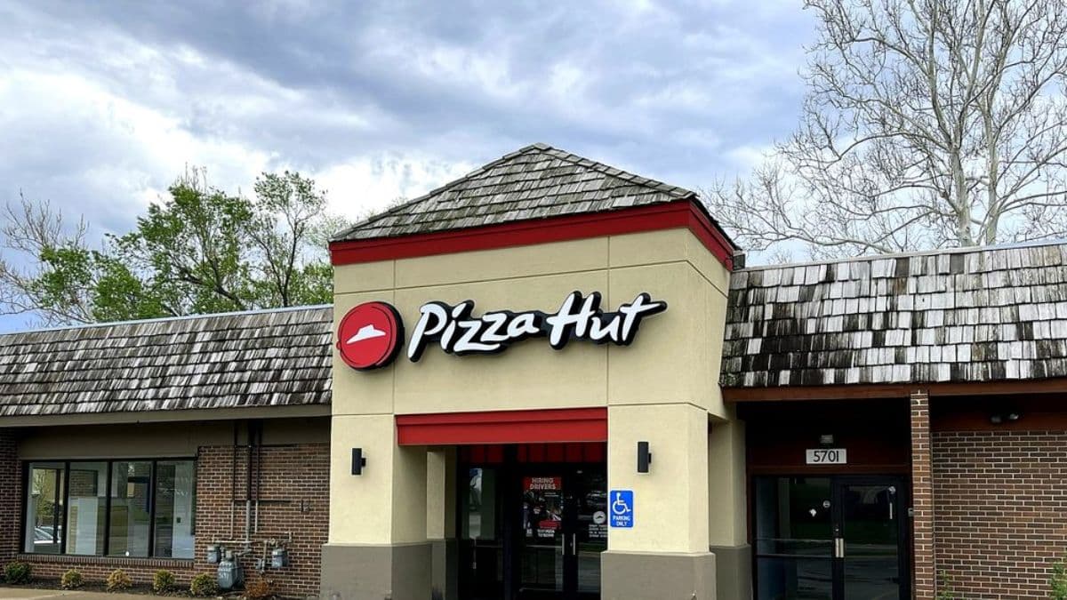 Pizza Hut Storefront image