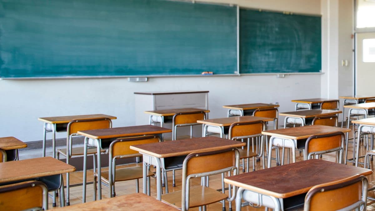 Empty classroom image