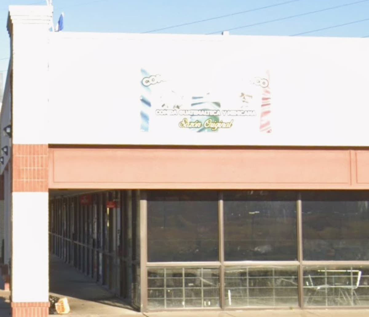 Delux Chicken Clucks into Cherry Plaza