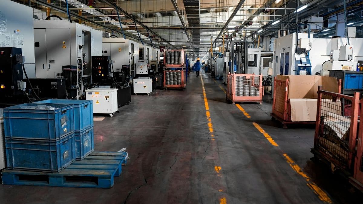 General Mills announced the permanent closure of its pizza crust manufacturing plant in St. Charles, with layoffs expected in June 2026.