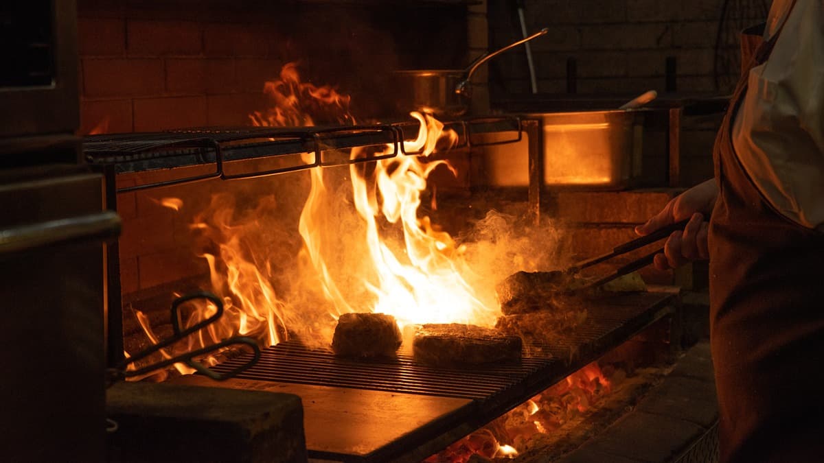 Maple & Ash to open in Boston.