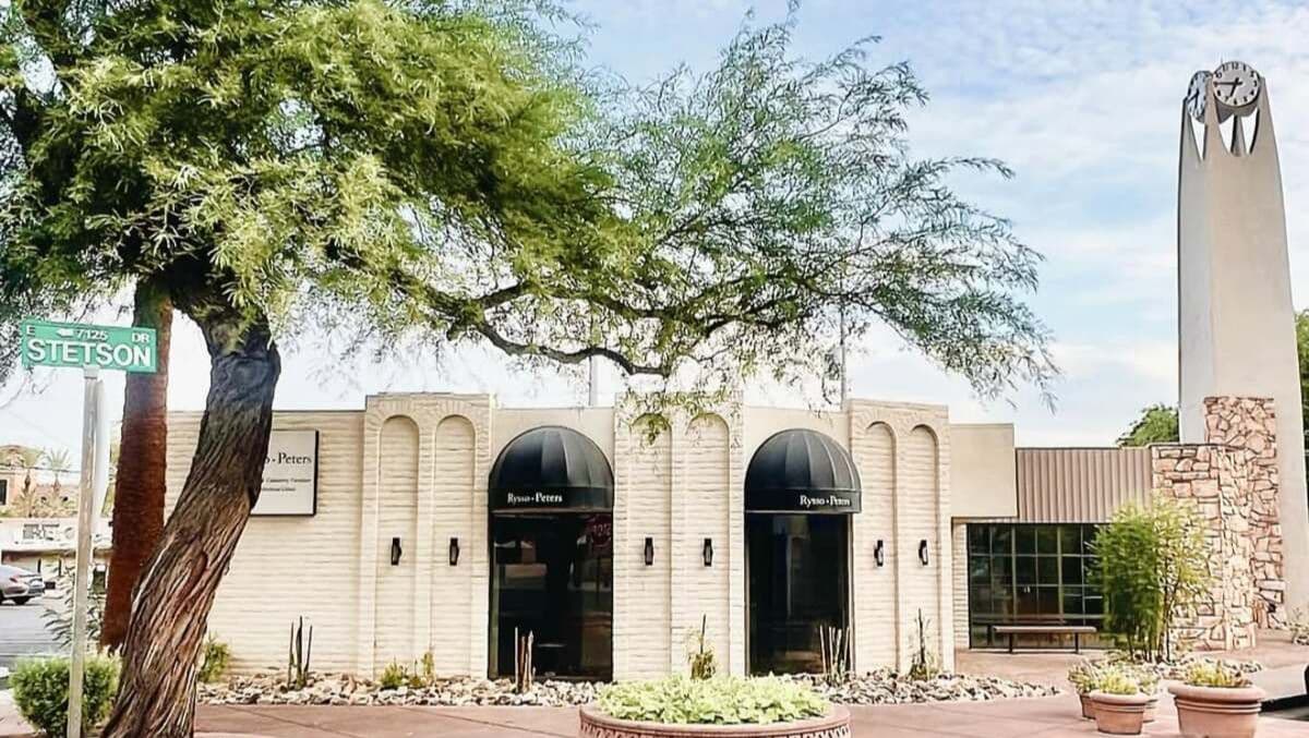 Ari & Lloyd to Debut in Old Town Scottsdale by Late July