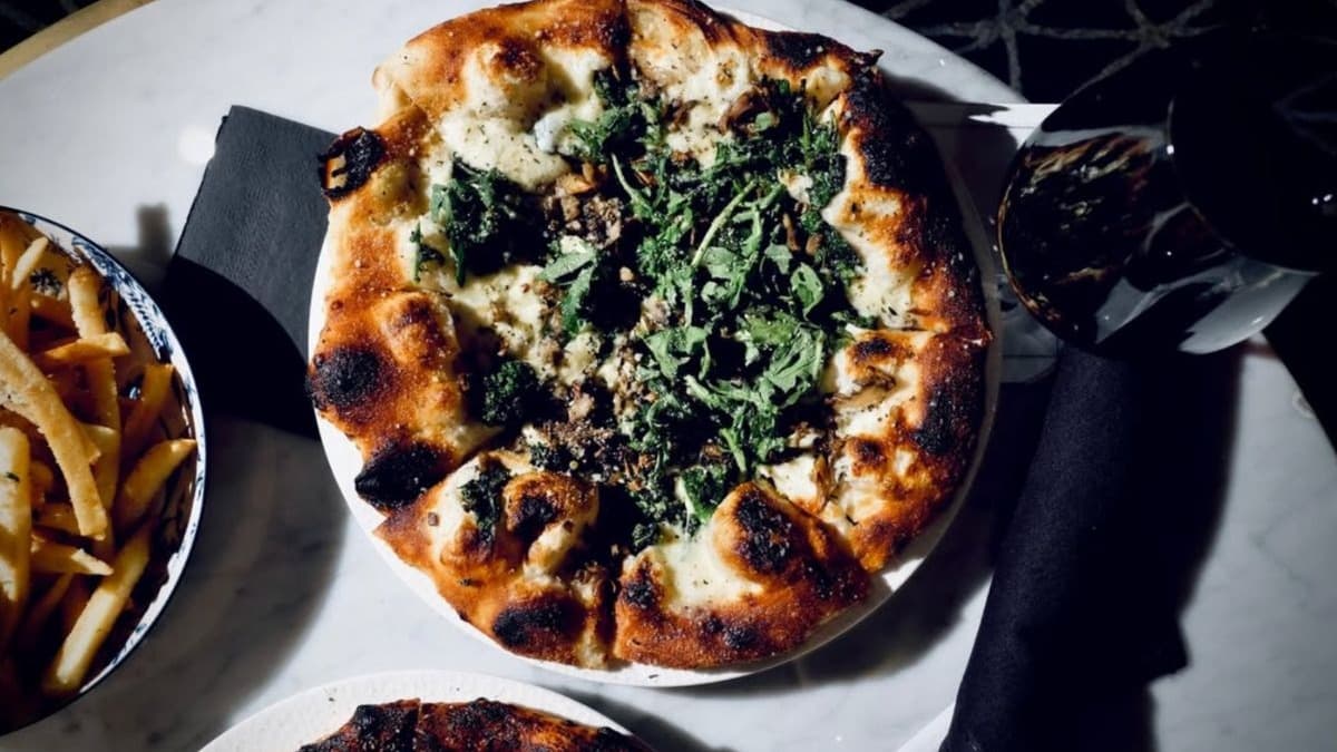 A new rooftop pizza and wine bar has officially opened at Grand Hyatt Nashville on the patio of lou/na.