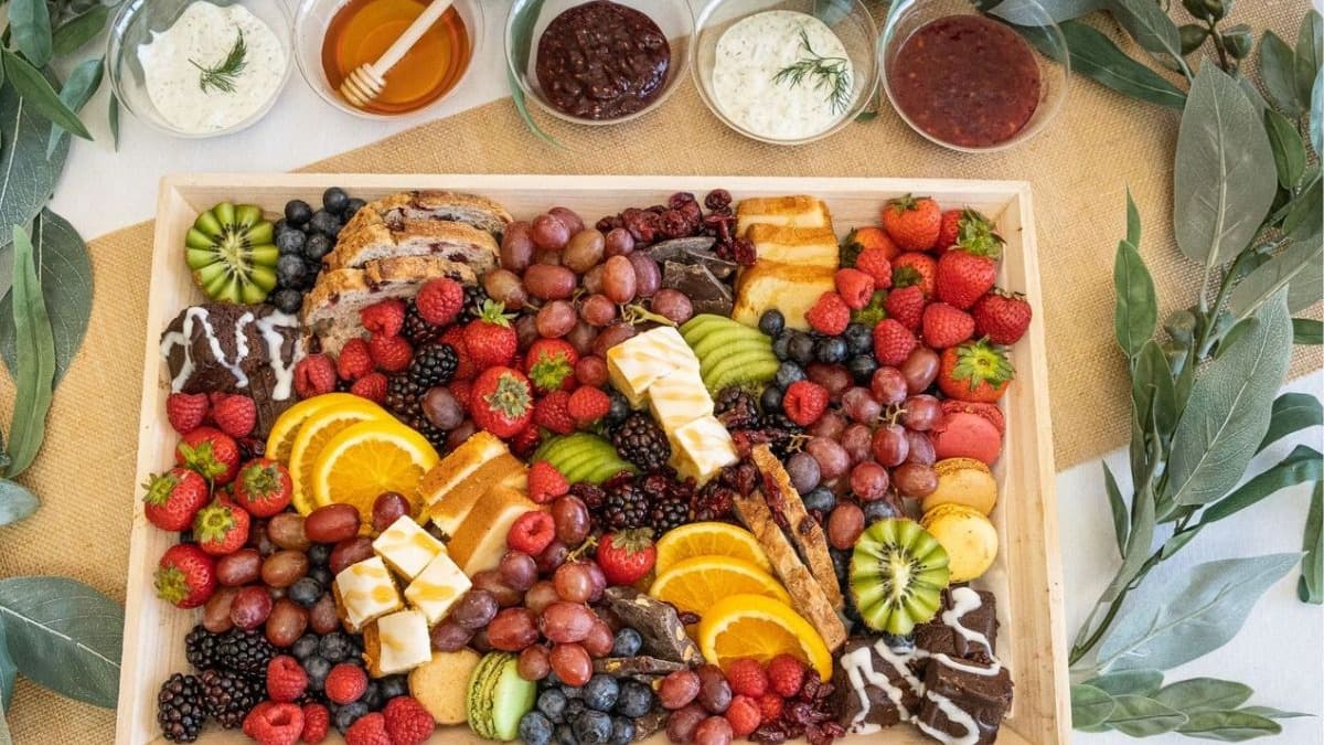 Graze Craze has opened in Pearland’s Shadow Creek Center, offering handcrafted charcuterie boards and grab-and-go options.
