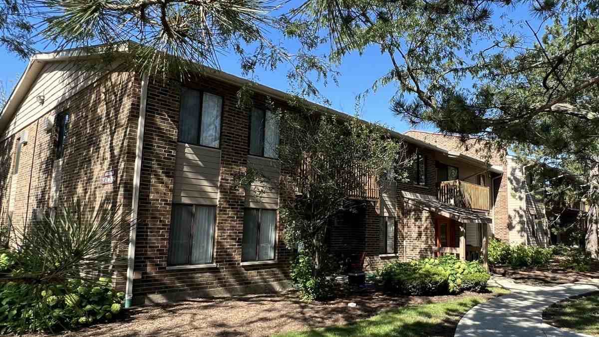 200-Unit Residential Community in Chicago Suburb Acquired by Eastham Capital Joint Venture