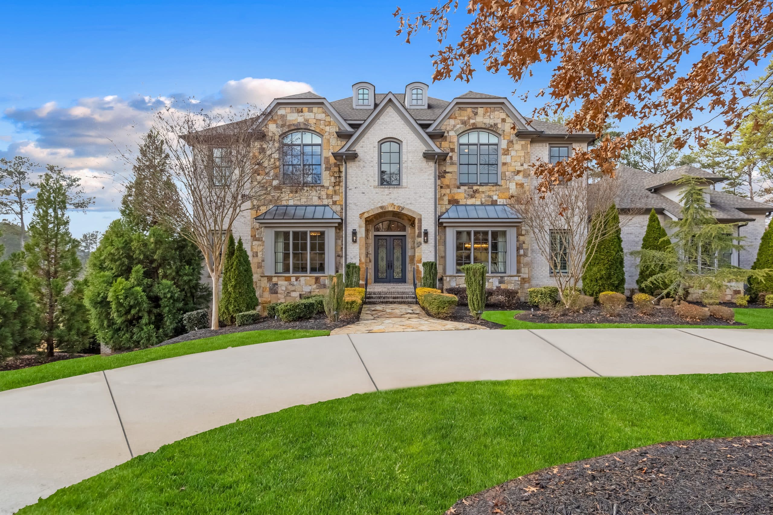 Resort-Style Grounds and Fairway Views at Belford Manor Estate