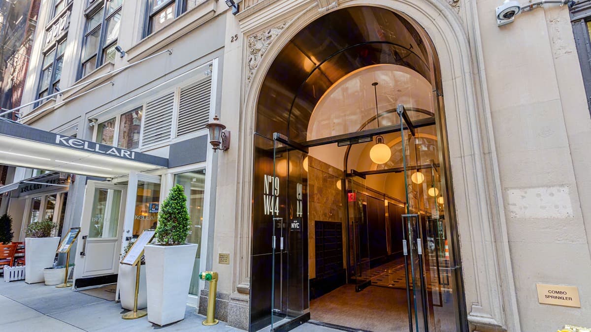 A Historic 302,000-Square-Foot Manhattan Office Building Has New Owners