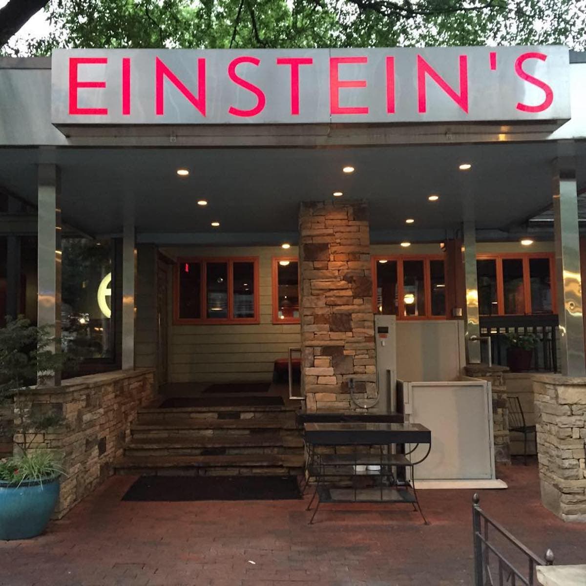 Einstein's closes to make way for Middle Street Partners Towers