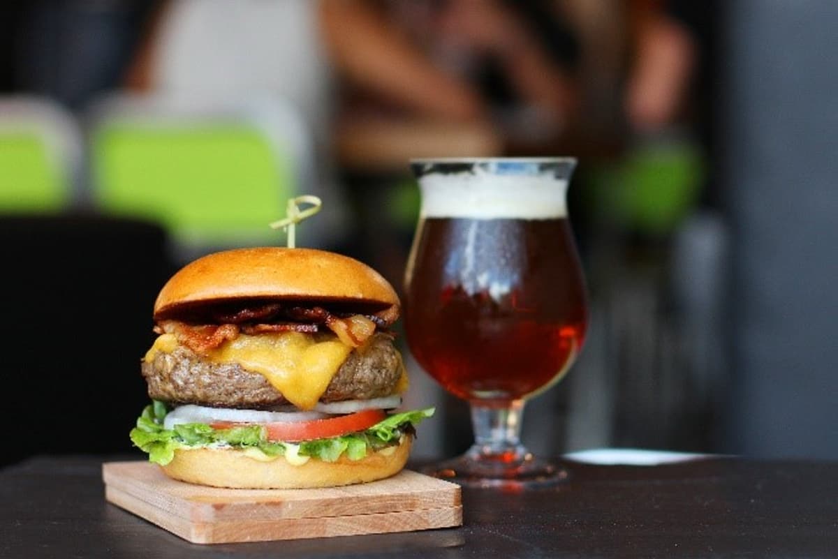 HOPDODDY BURGER BAR TO OPEN FIRST LOCATION IN THE WOODLANDS ON AUGUST 2
