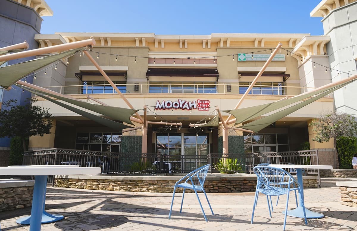 MOOYAH storefront