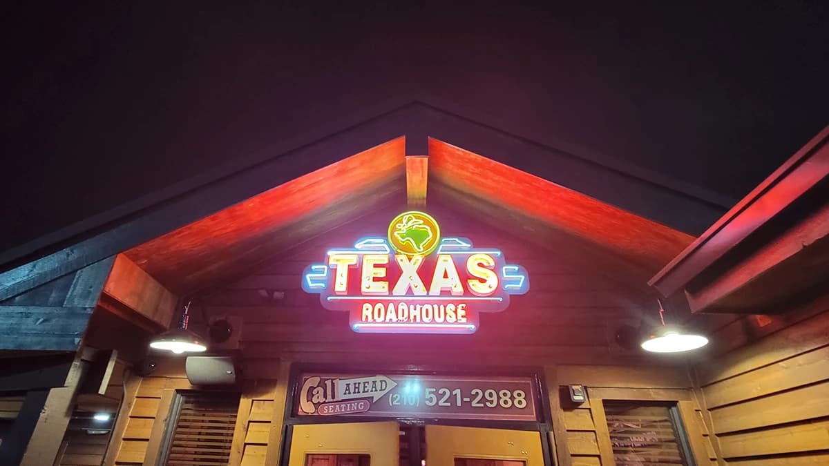 Texas Roadhouse Cinema Ridge location closes again