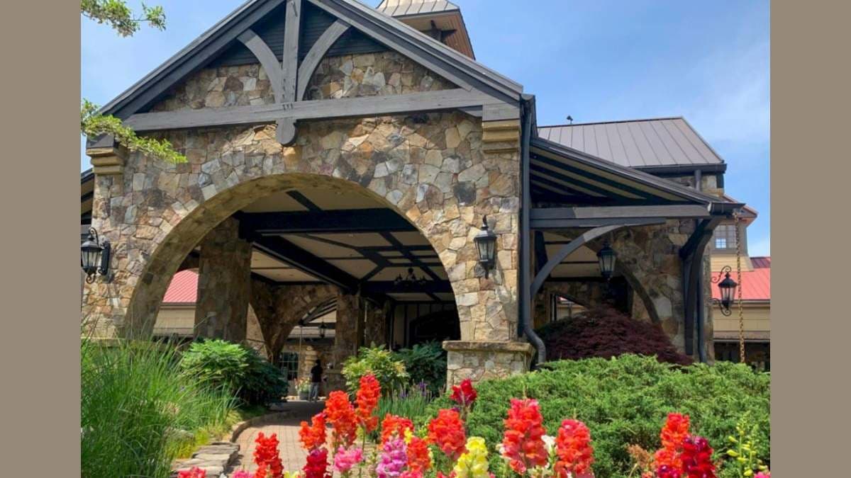 This is an image of Legacy Lodge at Georgia's Lanier Islands Resort.