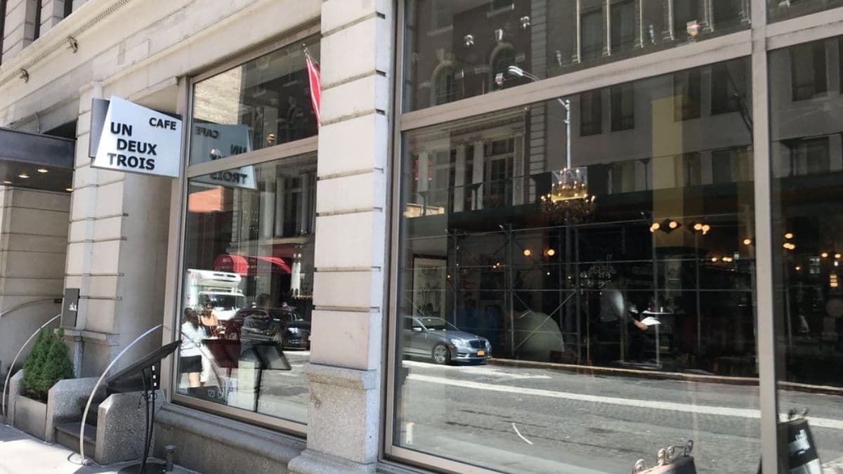 A Times Square staple since 1977, Cafe Un Deux Trois offers a menu that combines French classics like steak frites and Boeuf Bourguignon with NYC’s juicy burgers and sandwiches.
