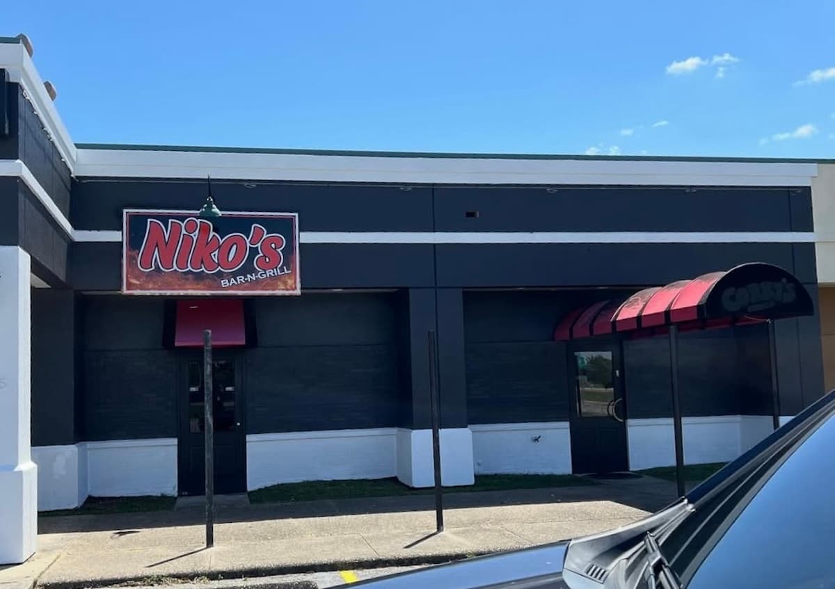 Niko's Bar-N-Grill